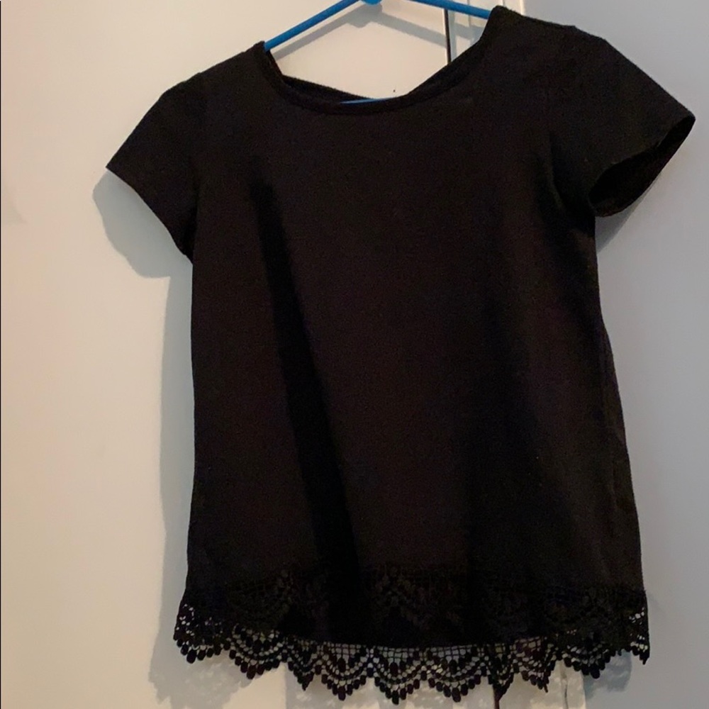 Cute black t shirt with strapy back